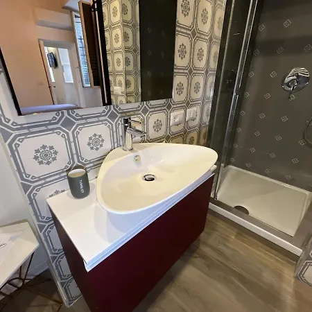 Regina Cappellari - Elegante Dimora Nel Cuore Di * Roma