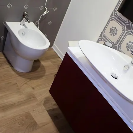 Regina Cappellari - Elegante Dimora Nel Cuore Di * Roma