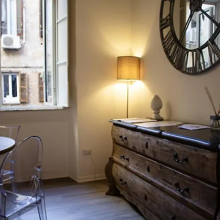 Regina Cappellari - Elegante Dimora Nel Cuore Di Roma